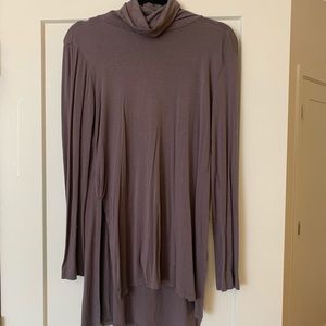 Loose turtle neck long top
